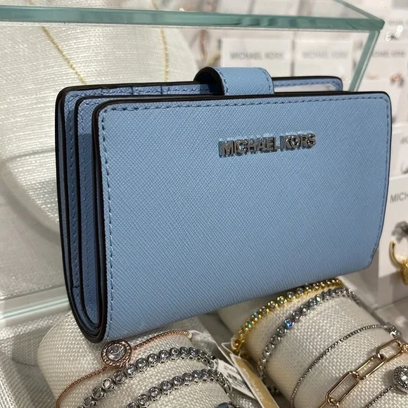 MICHAEL KORSi Medium Saffiano Leather Bifold WalletLIGHT SKYNWT